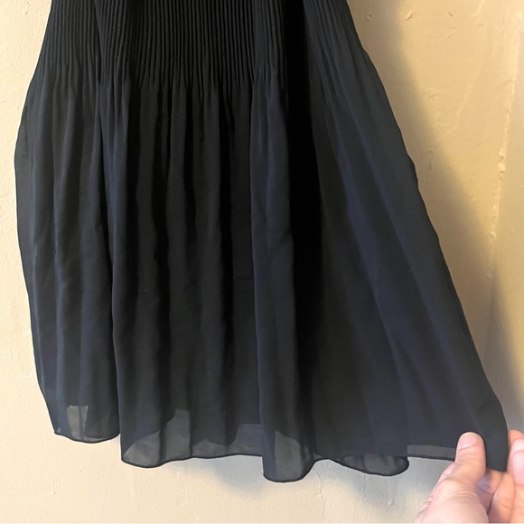 🏷️ Abercrombie & Fitch black pleated sleeveless mini dress with waist tie belt - Picture 13 of 17
